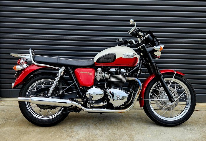 2013 Triumph Bonneville T100 (865cc) Bonneville Red