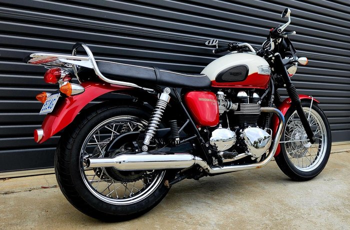2013 Triumph Bonneville T100 (865cc) Bonneville Red