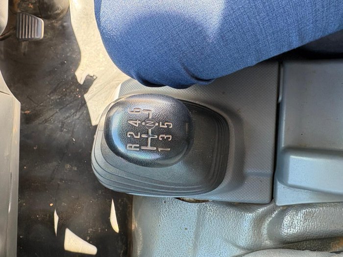 2011 Isuzu Npr 300