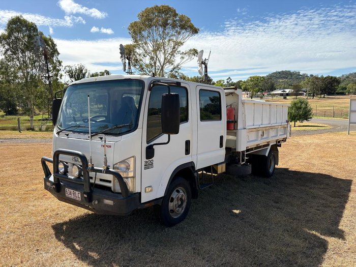 2011 Isuzu Npr 300