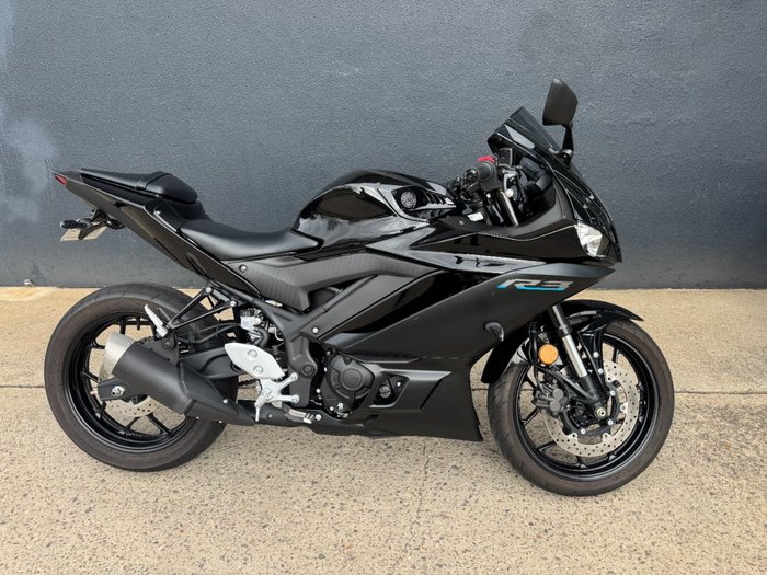 2022 Yamaha YZF-R3 BLACK
