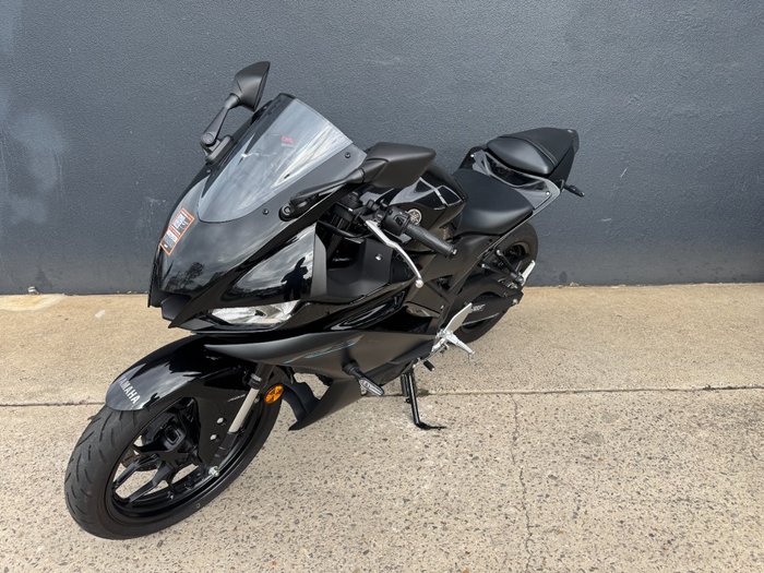 2022 Yamaha YZF-R3 BLACK
