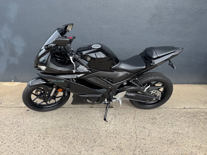2022 Yamaha YZF-R3 BLACK