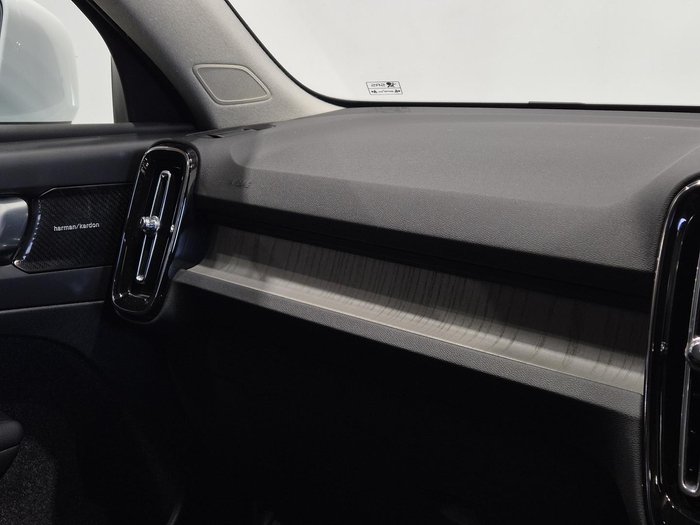 2020 Volvo XC40 T4 Inscription MY20 AWD Crystal White
