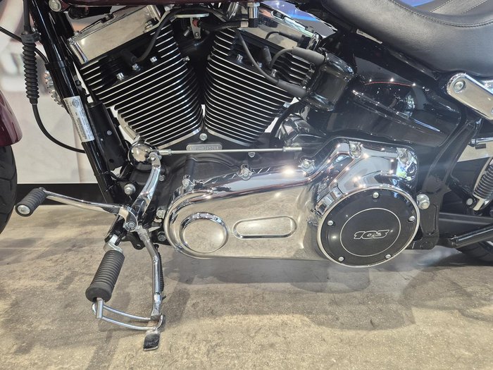 2017 Harley-Davidson Breakout 103 (FXSB) Softail Red