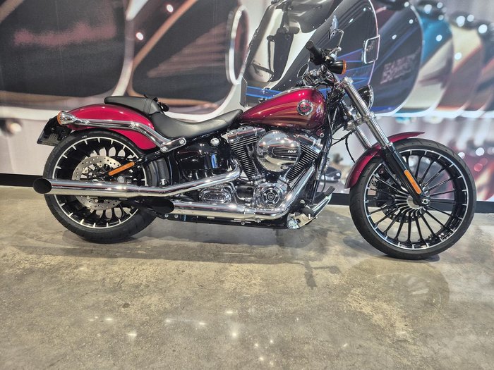 2017 Harley-Davidson Breakout 103 (FXSB) Softail Red