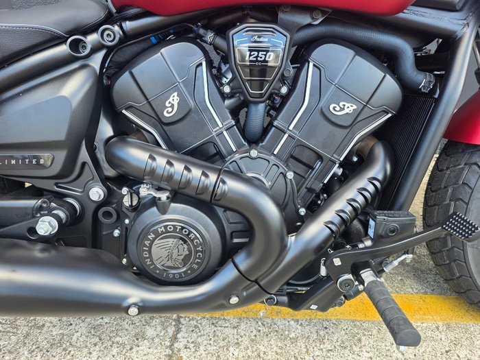 2025 Indian SCOUT BOBBER LIMITED SUNSET RED SMOKE