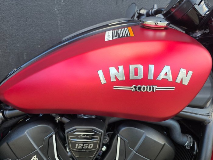 2025 Indian SCOUT BOBBER LIMITED SUNSET RED SMOKE