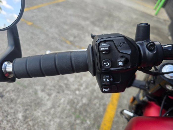 2025 Indian SCOUT BOBBER LIMITED SUNSET RED SMOKE