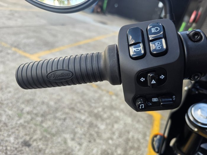 2024 Indian SPORT CHIEF BLACK SMOKE