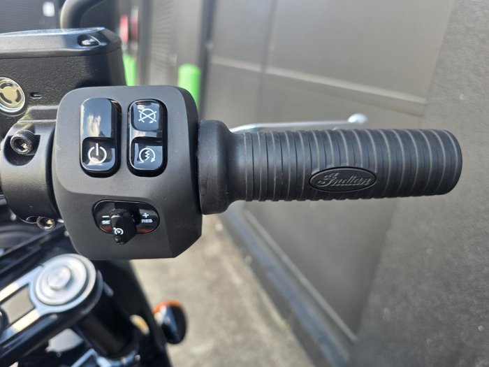 2024 Indian SPORT CHIEF BLACK SMOKE