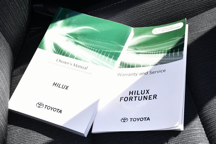 2023 Toyota Hilux SR