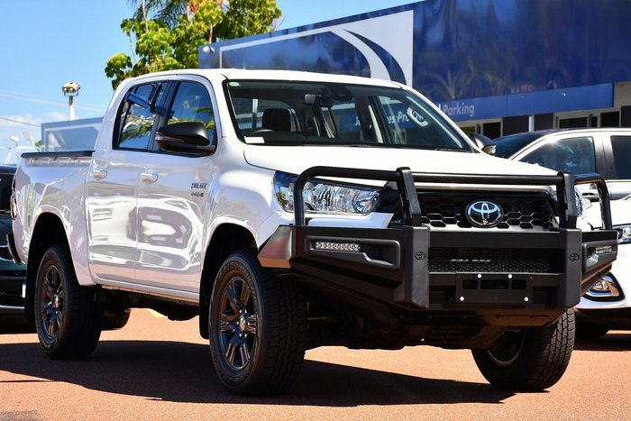 2023 Toyota Hilux SR