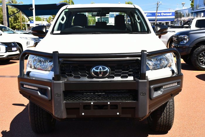 2023 Toyota Hilux SR