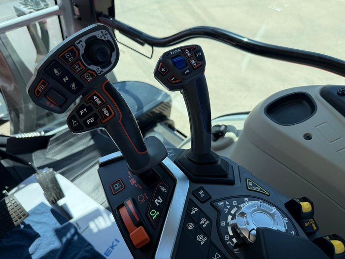 0 Massey Ferguson 6S.135 Dyna-Vt