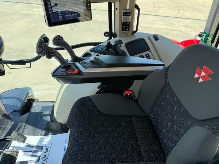 0 Massey Ferguson 6S.135 Dyna-Vt