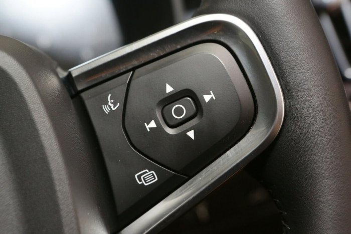 2021 Volvo XC40 T4 Momentum