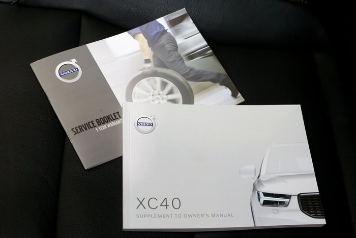 2021 Volvo XC40 T4 Momentum