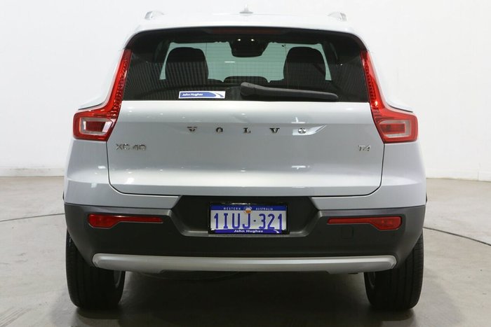 2021 Volvo XC40 T4 Momentum
