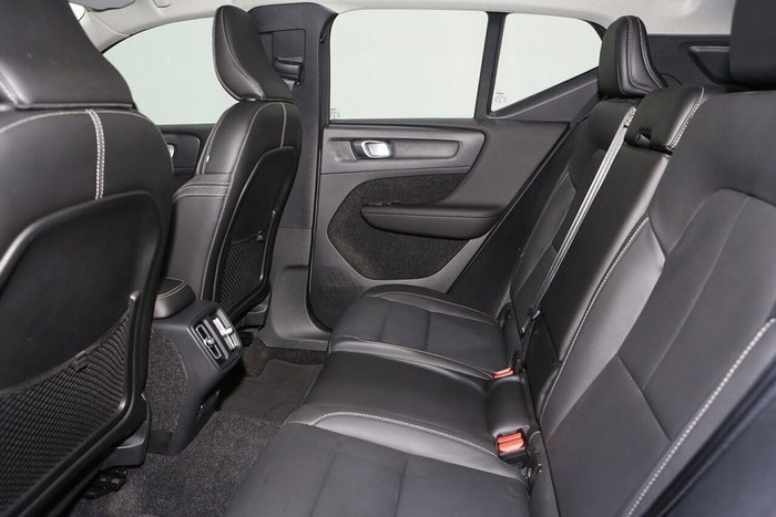 2021 Volvo XC40 T4 Momentum