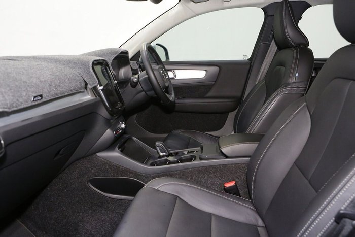 2021 Volvo XC40 T4 Momentum