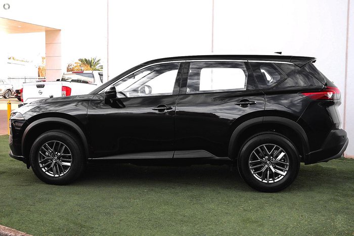 2025 Nissan X-TRAIL ST
