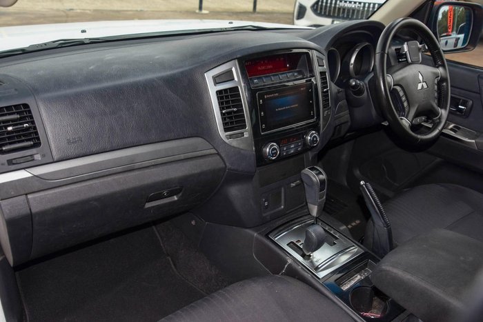 2015 Mitsubishi Pajero GLX