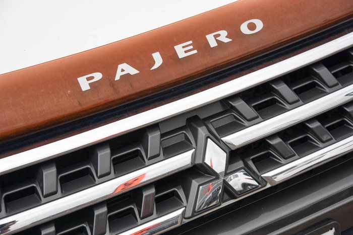 2015 Mitsubishi Pajero GLX