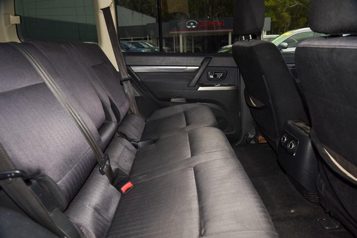 2015 Mitsubishi Pajero GLX