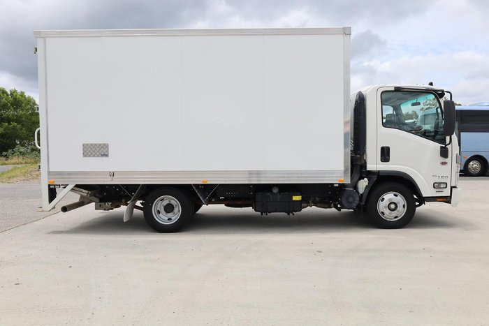 2023 Isuzu N Series NNR 45-150 4x2 Pantech with lifter White