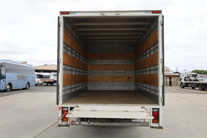 2023 Isuzu N Series NNR 45-150 4x2 Pantech with lifter White