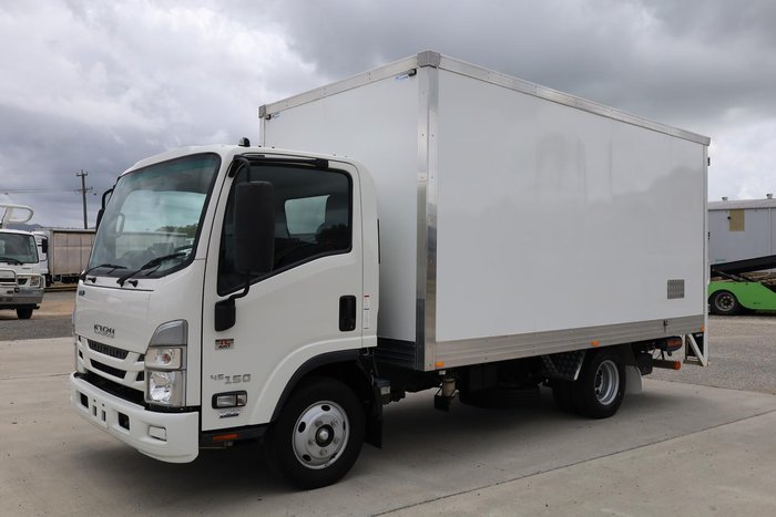 2023 Isuzu N Series NNR 45-150 4x2 Pantech with lifter White