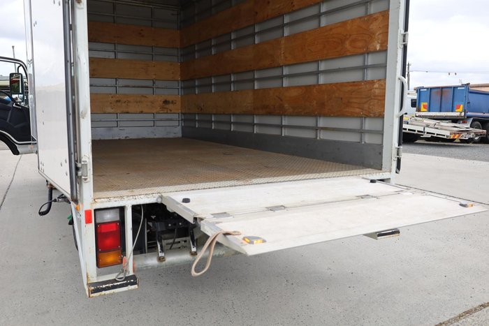 2023 Isuzu N Series NNR 45-150 4x2 Pantech with lifter White