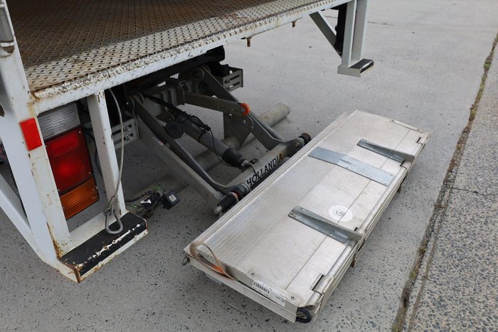 2023 Isuzu N Series NNR 45-150 4x2 Pantech with lifter White