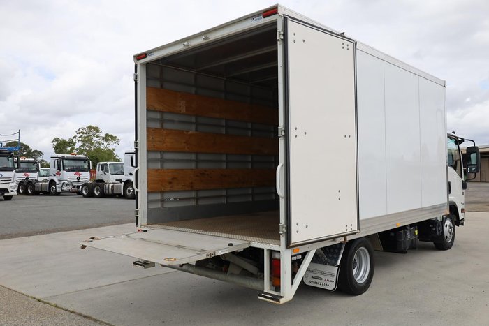 2023 Isuzu N Series NNR 45-150 4x2 Pantech with lifter White