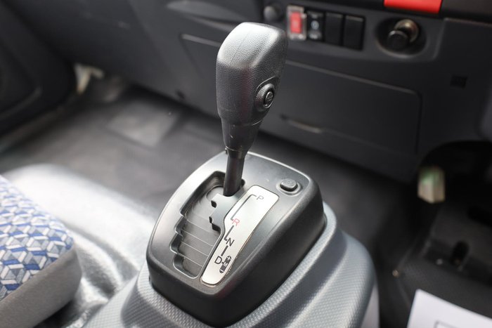 2023 Isuzu N Series NNR 45-150 4x2 Pantech with lifter White