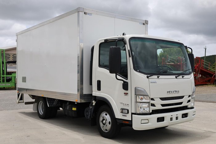 2023 Isuzu N Series NNR 45-150 4x2 Pantech with lifter White