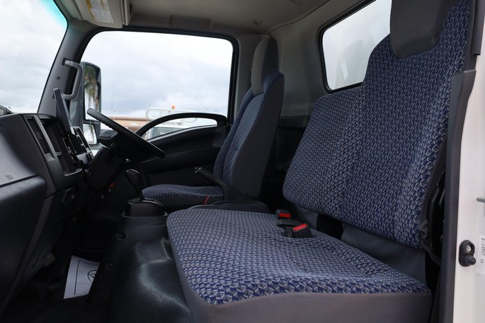 2023 Isuzu N Series NNR 45-150 4x2 Pantech with lifter White