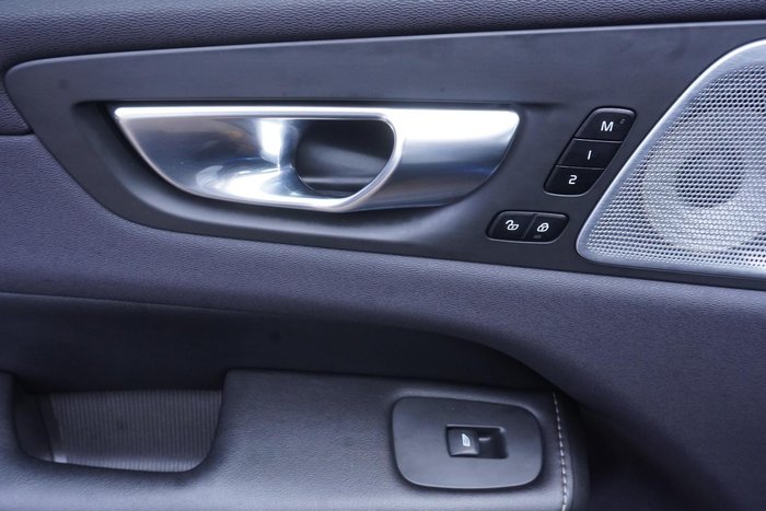 2021 Volvo XC60 T6 R-Design