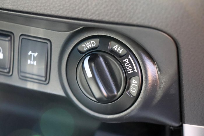 2020 Nissan Navara ST-X D23 Series 4 4X4 Dual Range Brilliant Silver