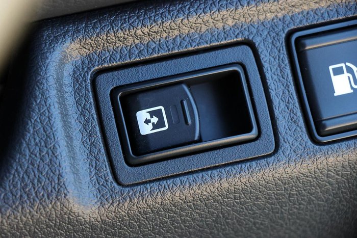 2020 Nissan Navara ST-X D23 Series 4 4X4 Dual Range Brilliant Silver