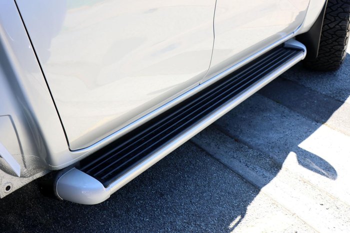 2020 Nissan Navara ST-X D23 Series 4 4X4 Dual Range Brilliant Silver