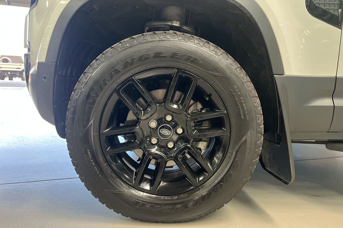 2023 Land Rover Defender 110 P300