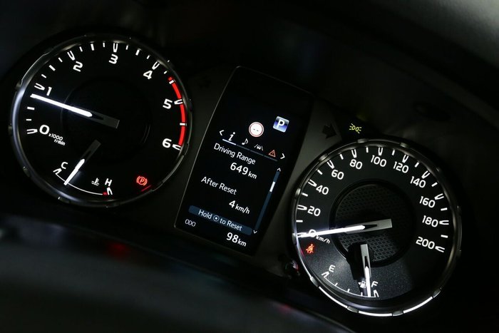 2025 Toyota Hilux SR