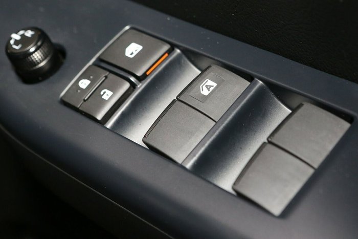 2025 Toyota Hilux SR