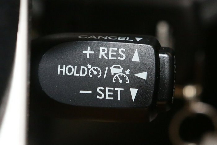 2025 Toyota Hilux SR