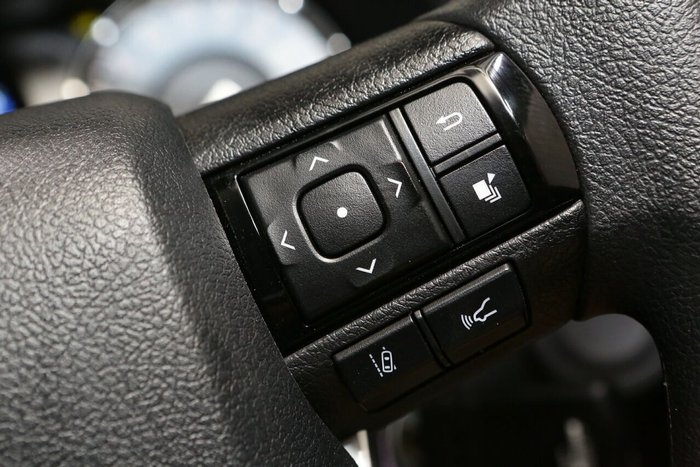 2025 Toyota Hilux SR