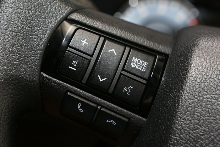 2025 Toyota Hilux SR