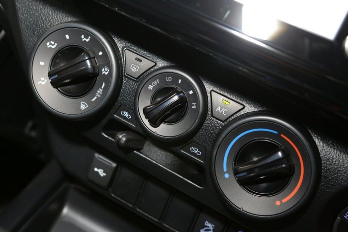 2025 Toyota Hilux SR