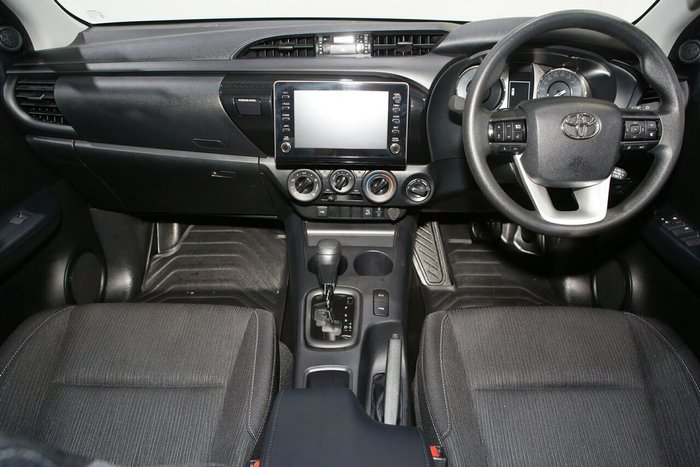 2025 Toyota Hilux SR